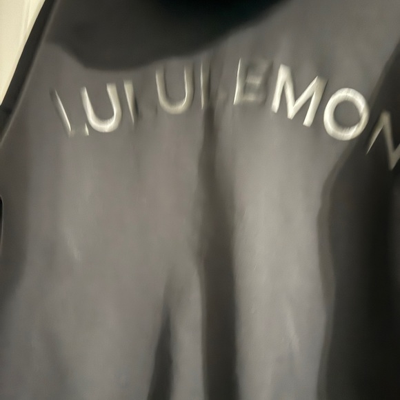 Lululemon shaped expression hooded jacket - Picture 3 of 7